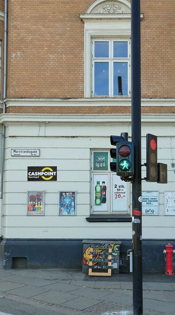 1024px Traffic light detail in Aarhus